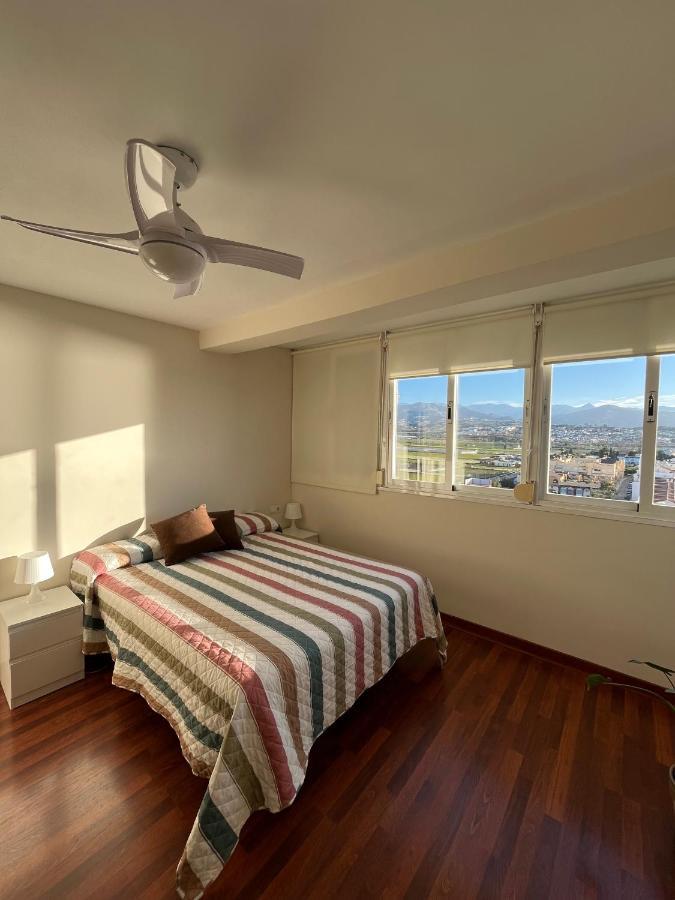 Piso Con Piscina Primera Linea De Playa Apartment Torre Del Mar Luaran gambar