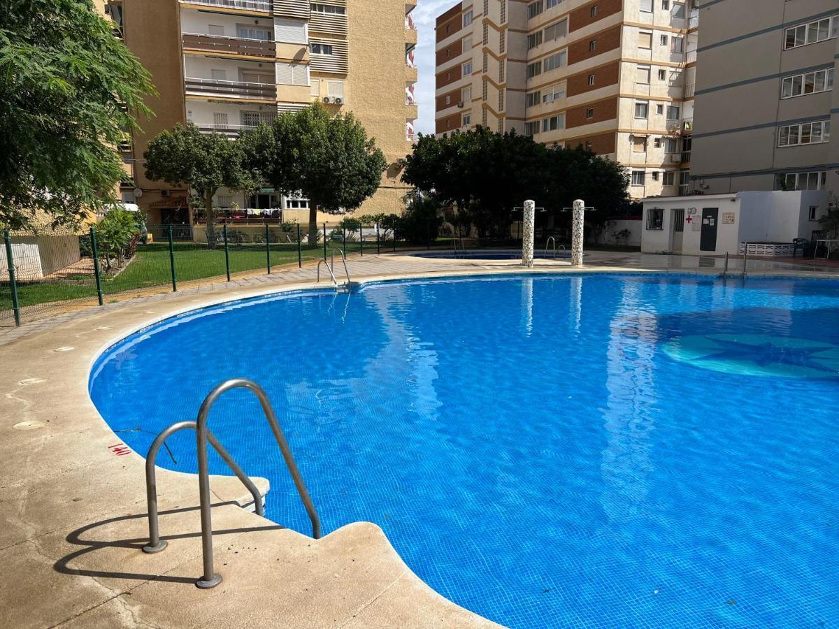 Piso Con Piscina Primera Linea De Playa Apartment Torre Del Mar Luaran gambar
